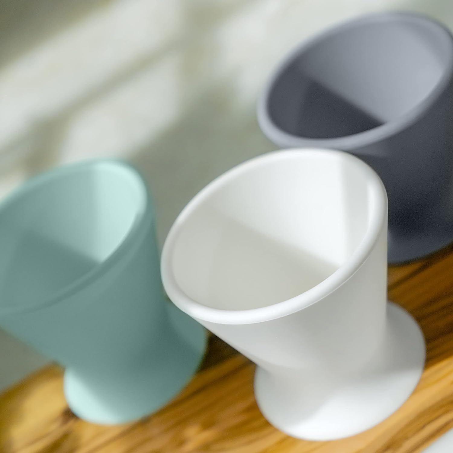bökee Baby Bottle Holder, Hands Free, One-Hand Bottle Prep