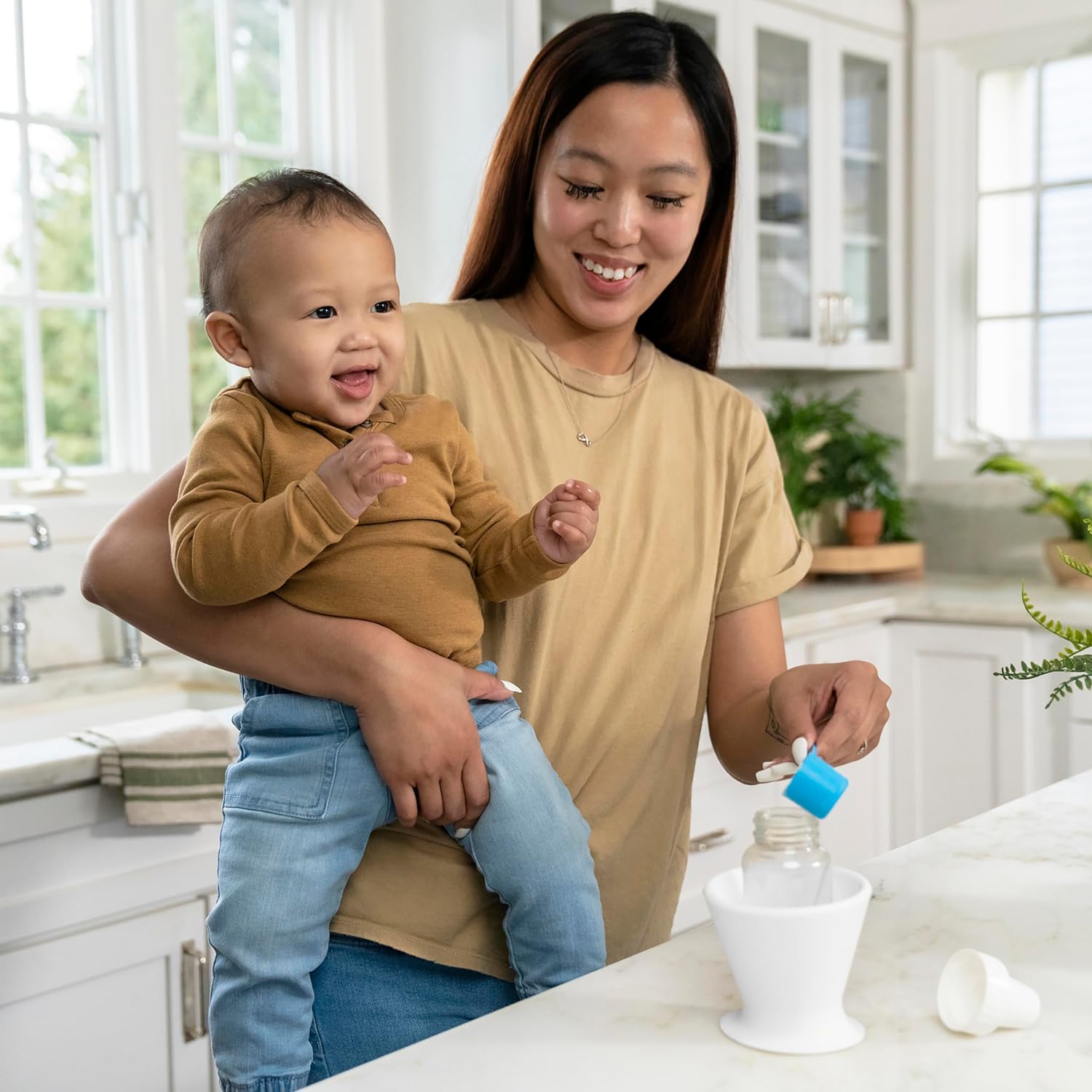 bökee Baby Bottle Holder, Hands Free, One-Hand Bottle Prep